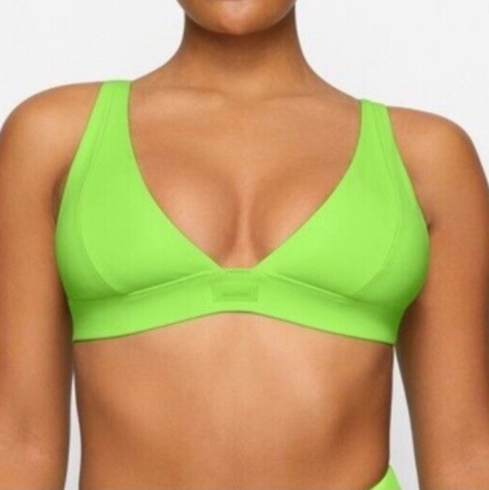 **NWT** SKIMS Recycled Swim Plunge Bikini Top